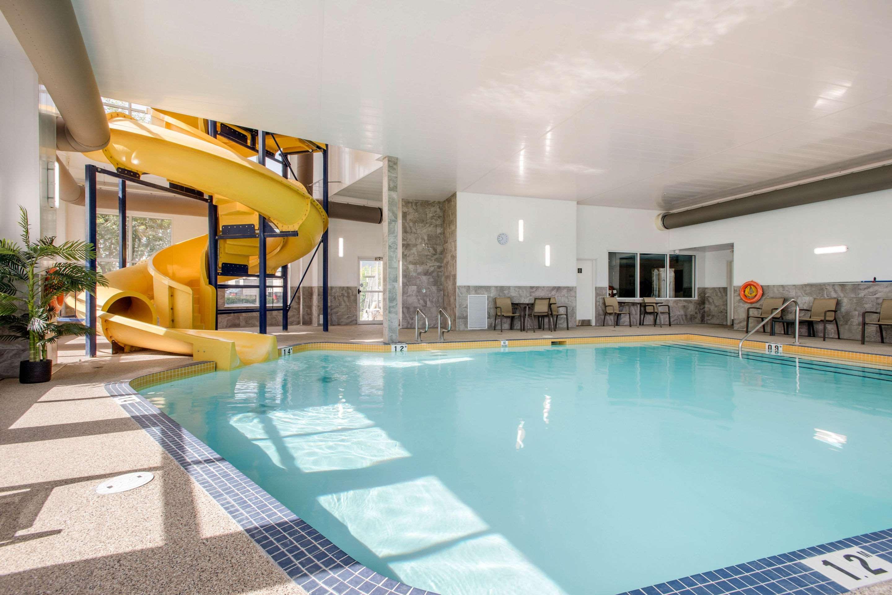 רד דיר Comfort Inn & Suites מראה חיצוני תמונה