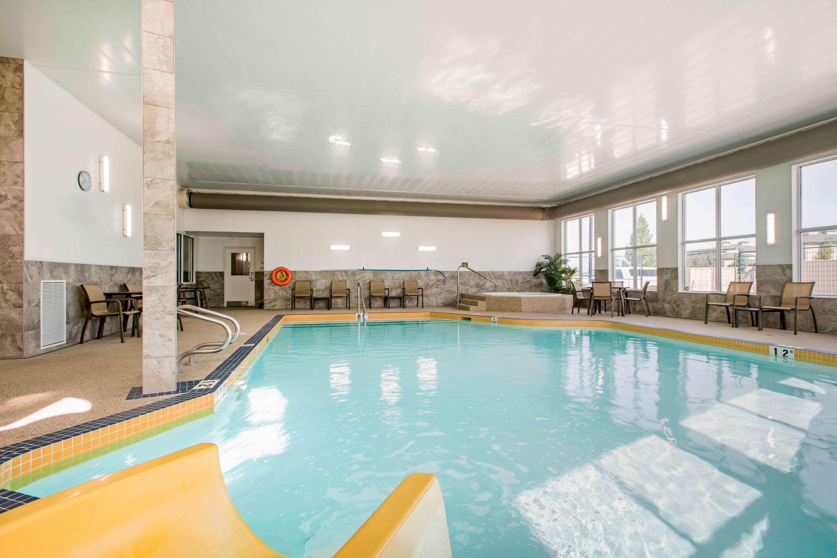 רד דיר Comfort Inn & Suites מראה חיצוני תמונה